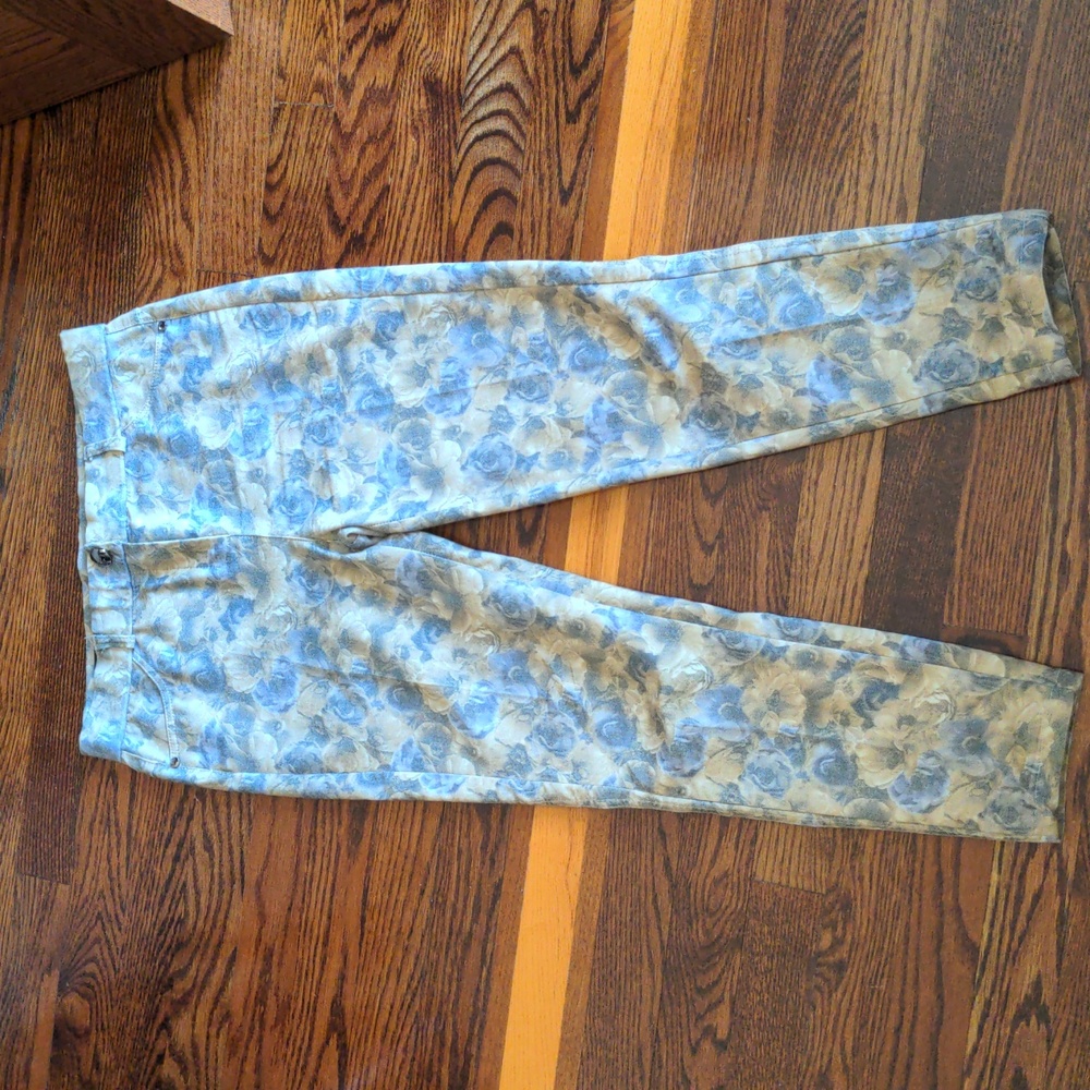 Ladies cropped pants